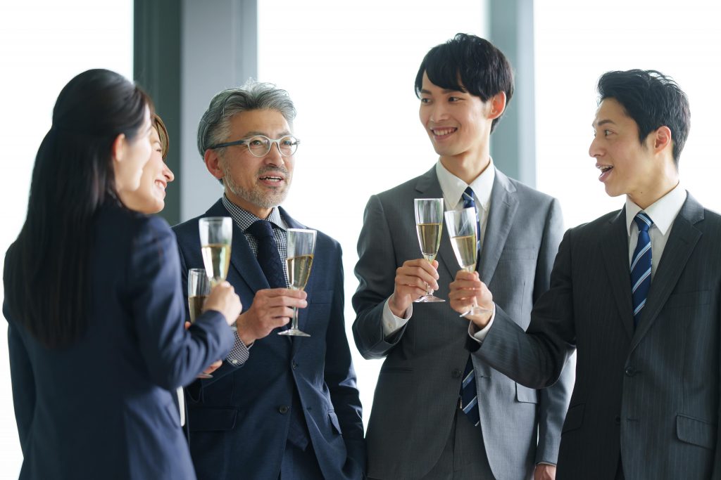 社長交代・周年記念・式典で使える挨拶状の書き方・例文を紹介!両方送る際の封入のポイントも